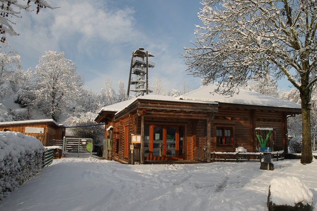 verschneites Naturzentrum Rheinauen